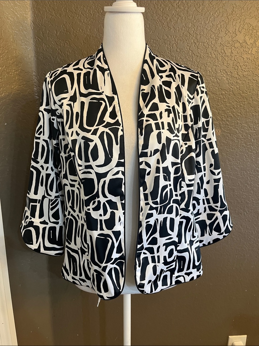 Dress Barn Black and White Geometric Open Front Jacket